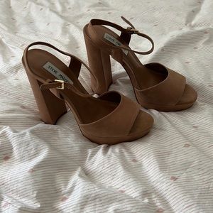Size 8.5 Tan Steve Madden platform heels
